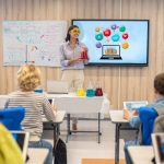 Discussion board with live peer feedback on STEM projects